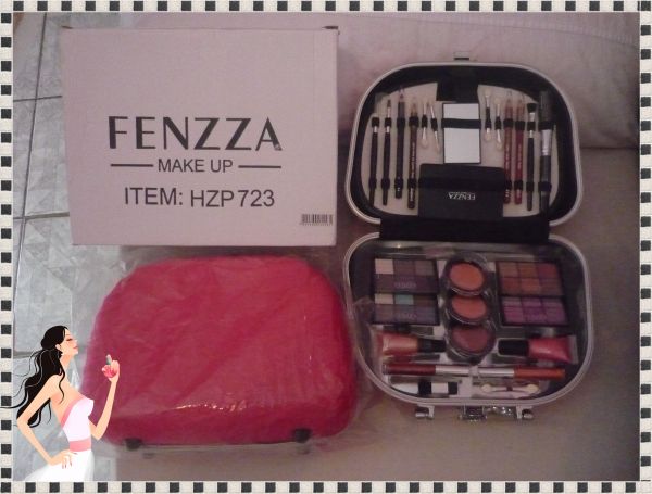 Maleta Fenzza..vem com as maquiagens